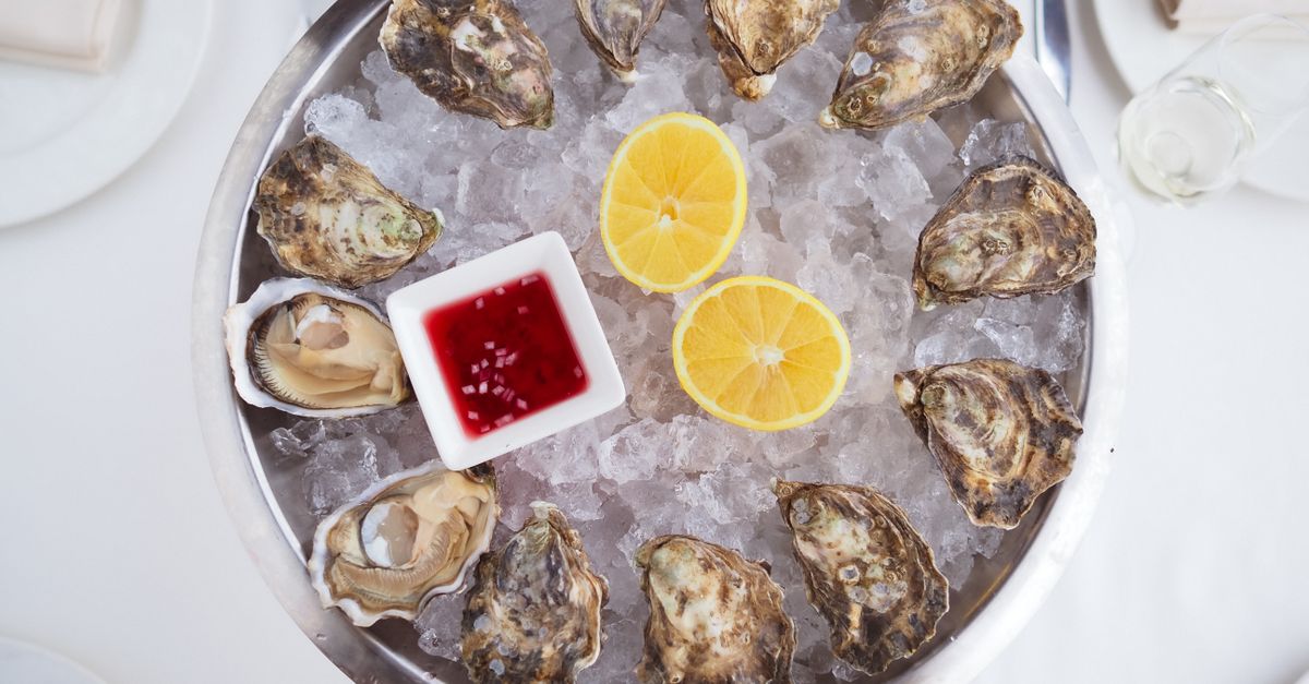 Oysters on ice with lemon